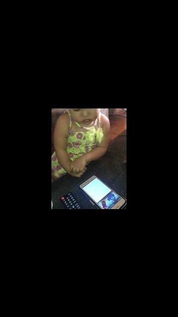 Bebê no celular - Baby on cell - 婴儿电池 - सेल पर बच्चा - #shorts #linda #bebe #viral