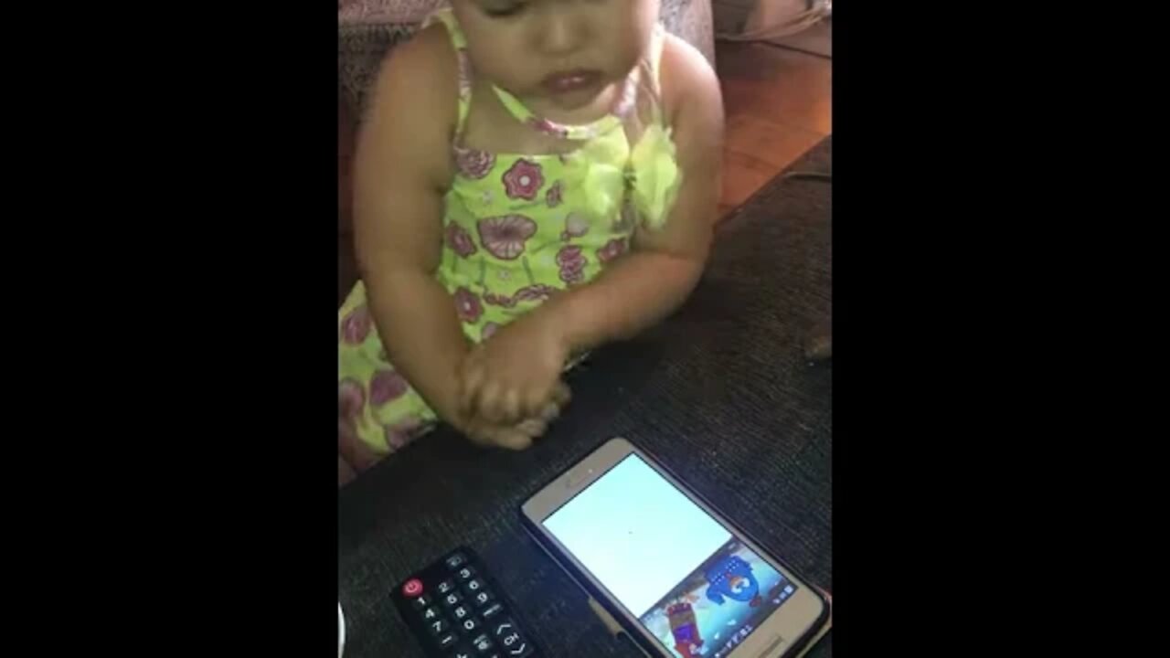 Bebê no celular - Baby on cell - 婴儿电池 - सेल पर बच्चा - #shorts #linda #bebe #viral