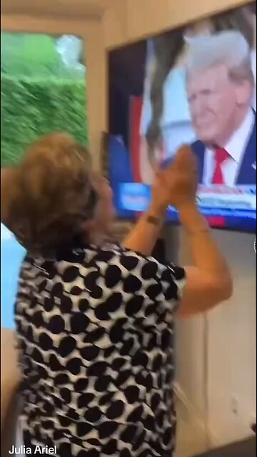 Persian Grandma 😍 Loves Trump!