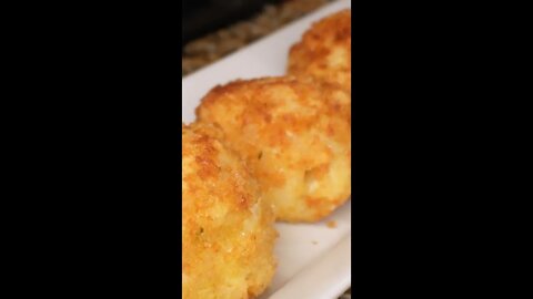 The crunchiest mac n' cheese balls you'll ever eat