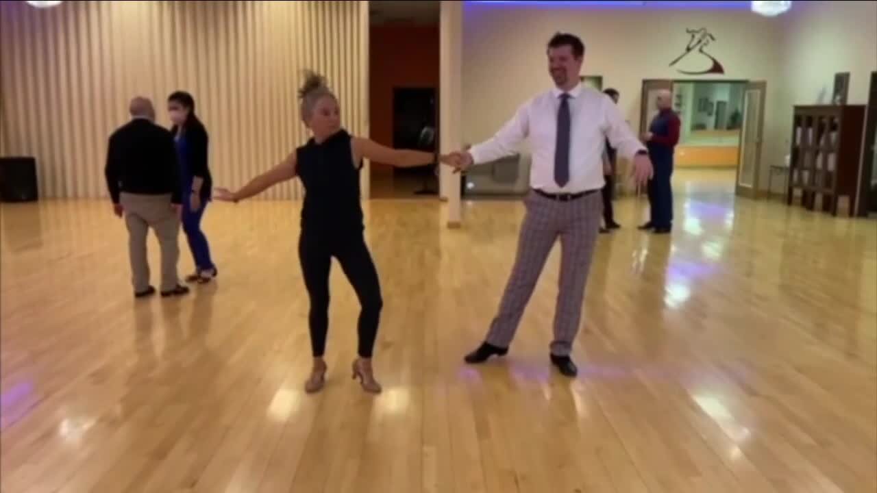 Dancing with the anchors: Lisa learns the hustle