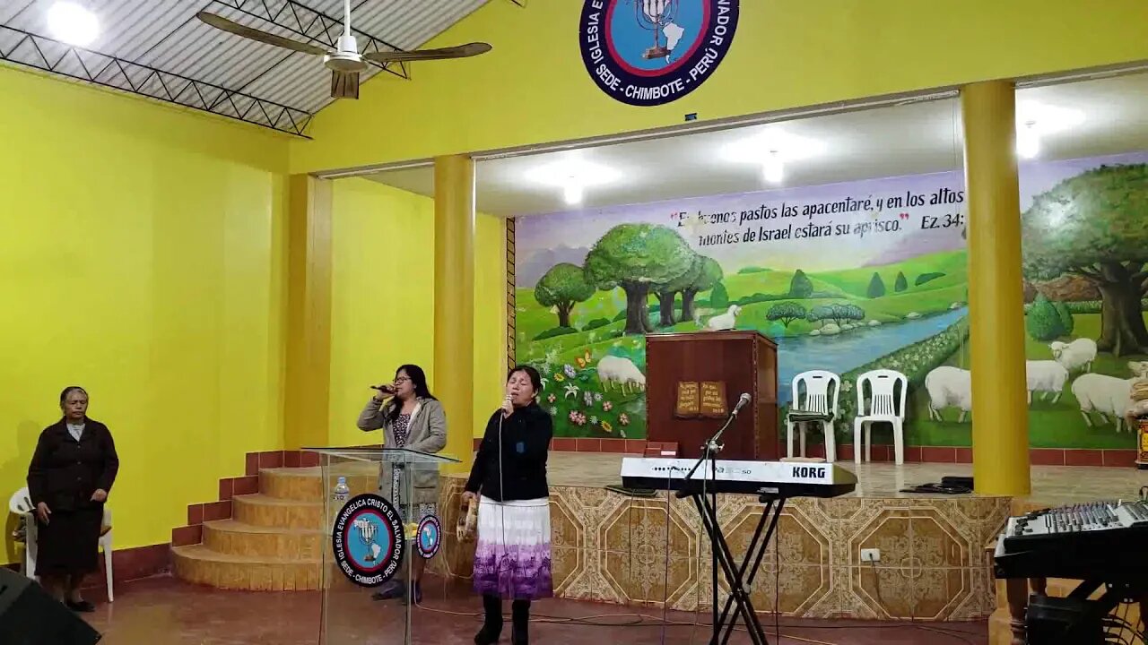 Debora y Adriana Cantando Coros Congregacionales