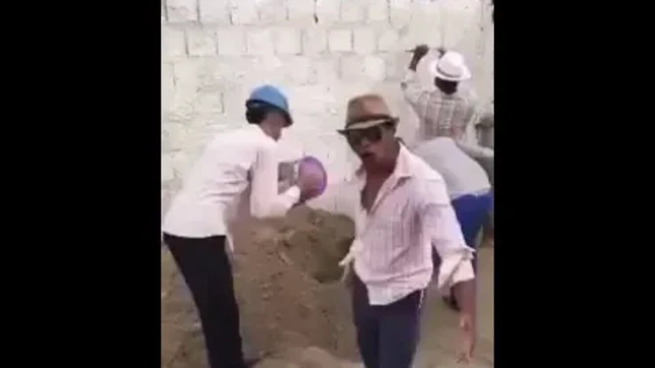 PEDREIROS CANTANDO Queen - I Want To Break Free (Soundtrack Mix)