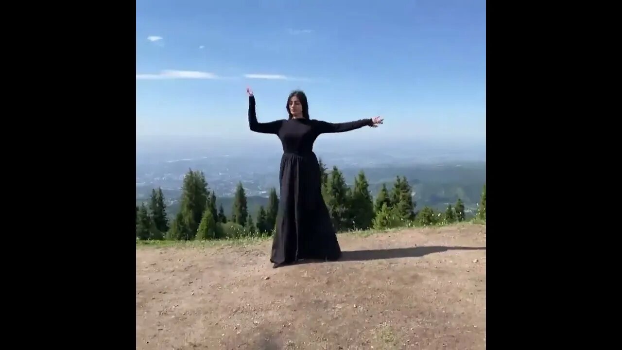 БЕЗУМНО КРАСИВЫЙ ТАНЕЦ ЛЕЗГИНКИ Танцует Девушка #shorts