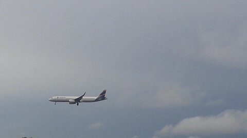 Airbus A321 PT-MXL vindo de Fortaleza para Manaus