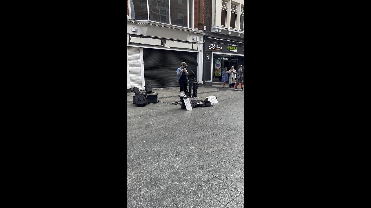 Dublin Ireland city centre performer