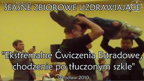 CHODZENIE PO TŁUCZONYM ,OSTRYM SZKLE I INNE TECHNIKI EKSTREMALNE - HIPNOZA ZBIOROWA 2010 ©TV IMAGO