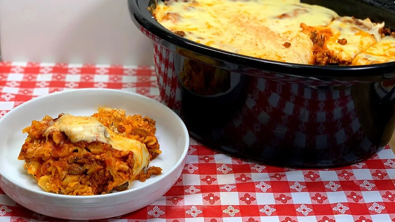 SLOW COOKER LASAGNA!! EASY SLOW COOKER DINNER IDEA!!