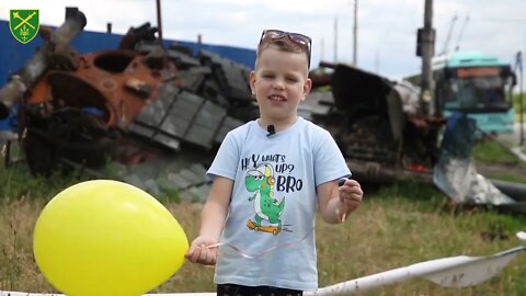 💖💖💖 Зворушливе відео! Маленькі українці привітали наших захисників із Днем батька.