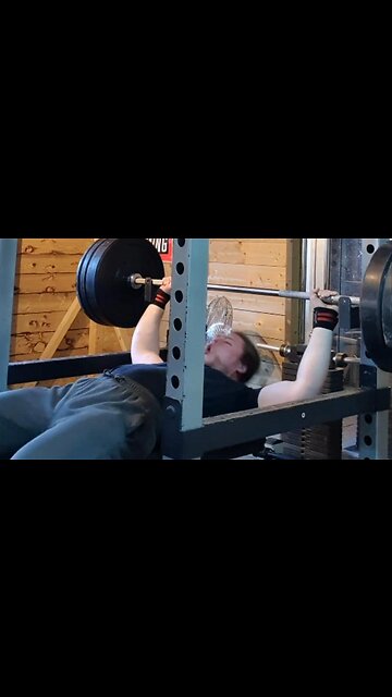 5x6 92.5 Kgs Paused Bench Press.