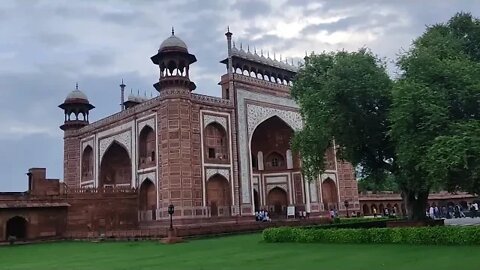 (25) Front of Taj mahal