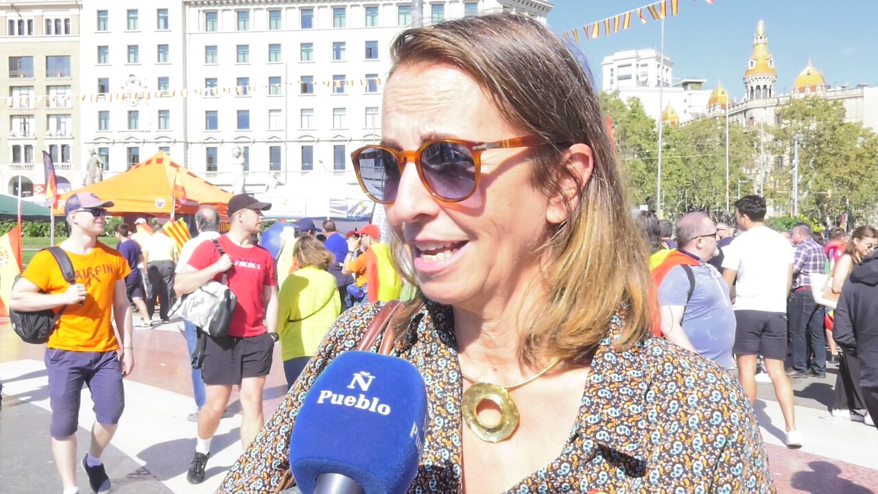 María: "Es una pena que España sea el único país que le da vergüenza celebrar su fiesta nacional"