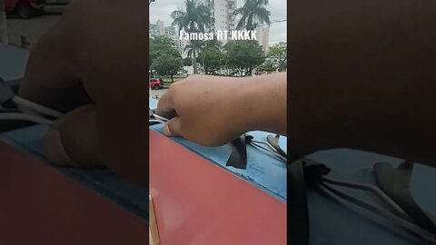 Sabe quando você está dependurado no alto e sua ferramenta cai e não tem ninguém para pegar AFF!!!