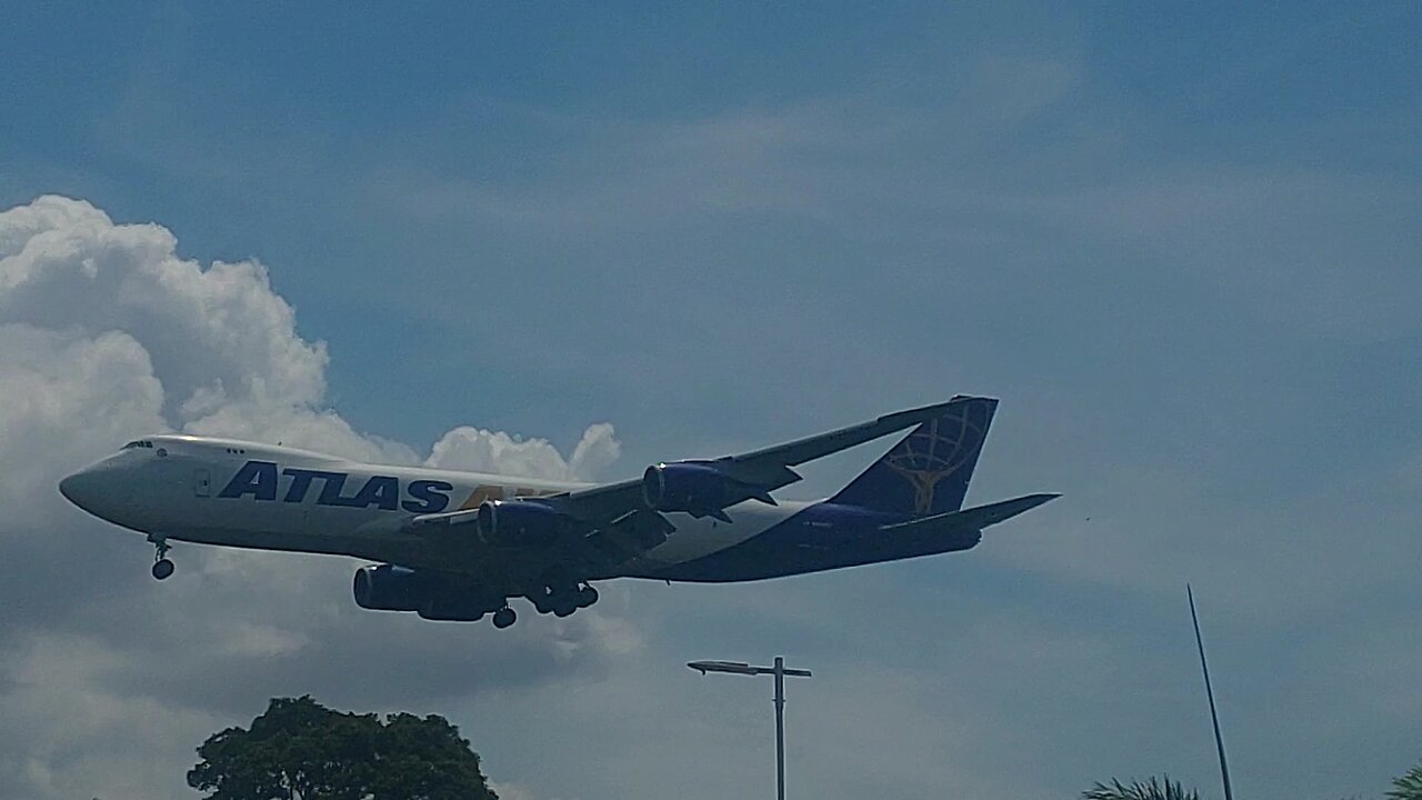 Boeing 767-300ERF PR-ADB vindo de Guarulhos e Boeing 747-8F N856GT vindo de Miami para Manaus