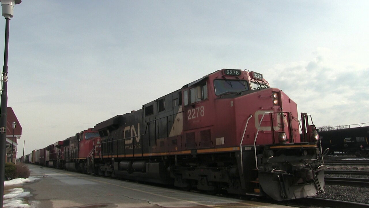 CN 2278 CN 5686 & CP 9353 Engines Manifest Train In Ontario