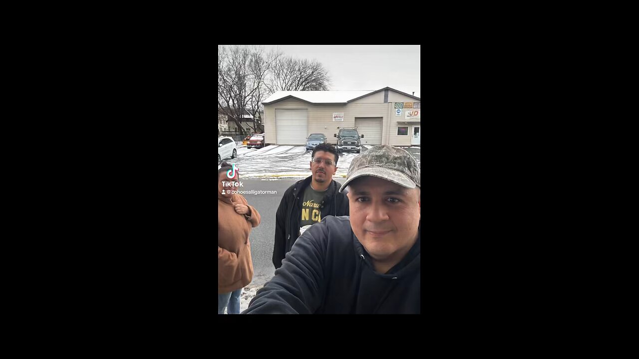 my brother 👨🏻 and his wife 👩🏻‍🦱visiting out state me Jose’ López 👨🏼‍🦲 and my mother