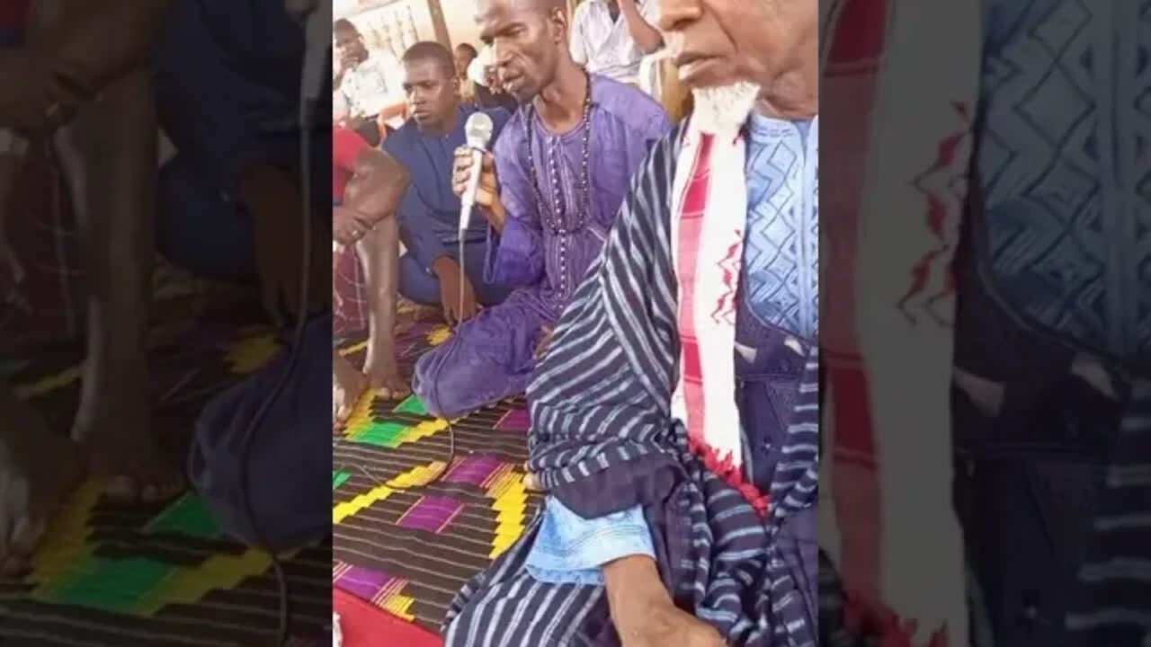 La Communauté Musulmane de la Guinée prie pour la Paix Dans Le Monde.