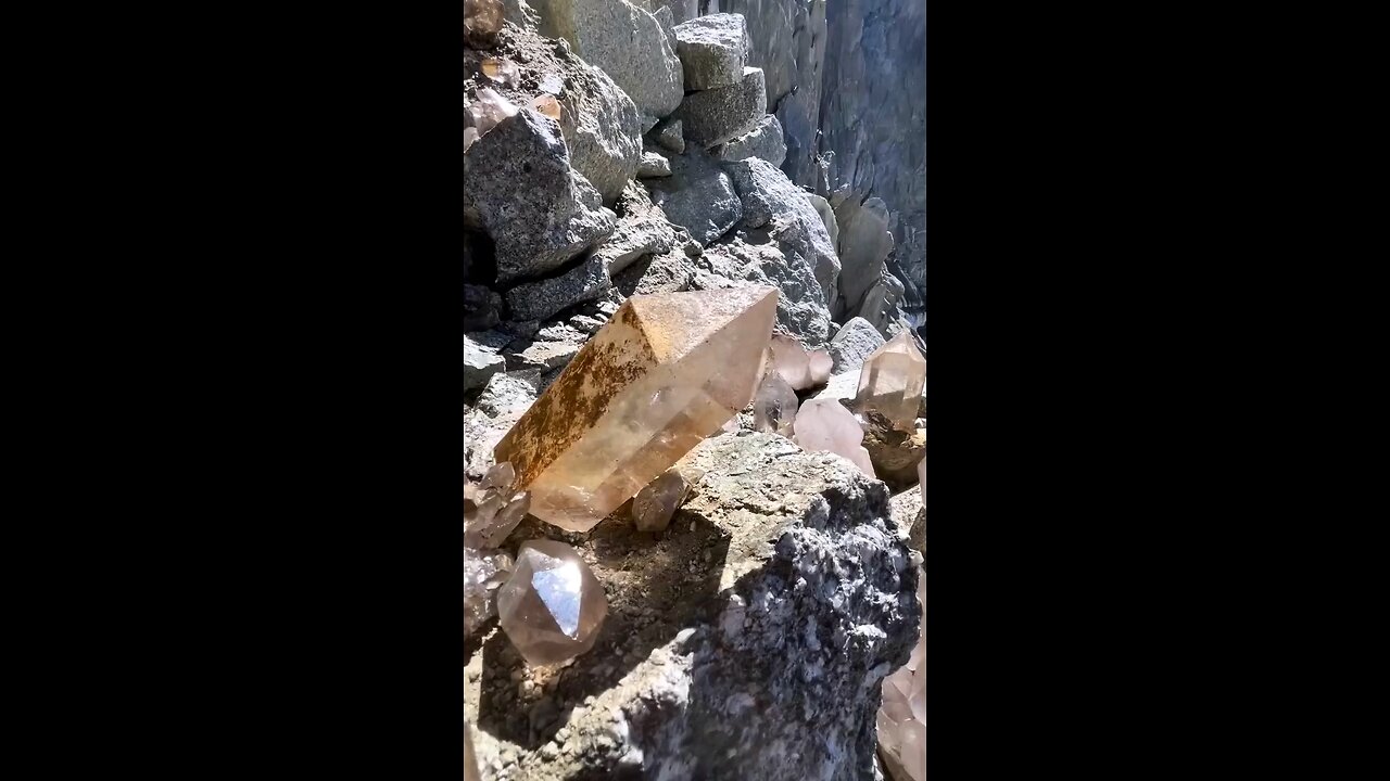 Quartz mining | quartz | khushall gems | minerals |