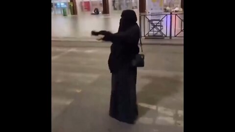 Muslim Folding Umbrella Witnesses Two People Kissing In Public In Italy And This Is How She Reacted