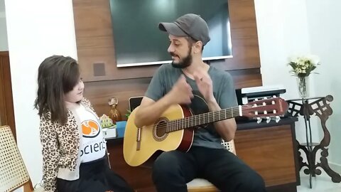 Anunciação (Alceu Valença) com a aluninha Gaby (Aula de Violão infantil)