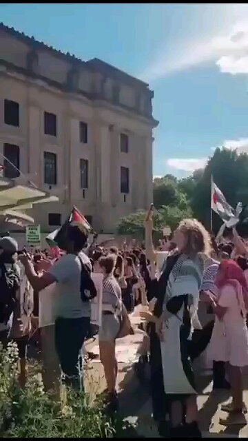 Brainless mob drops picture of Iranian supreme leader on the facade of the Brooklyn Museum.