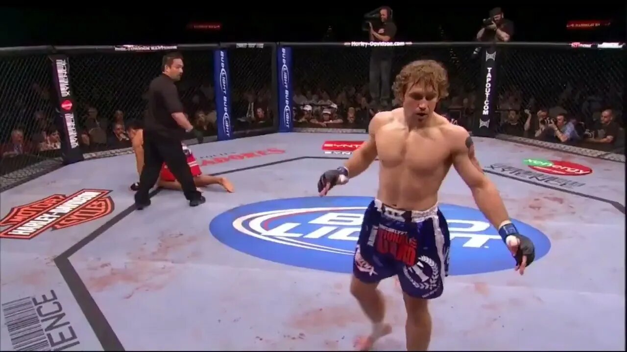 MMA Fighter Eye Watering Illegal Low Blow in UFC Fight