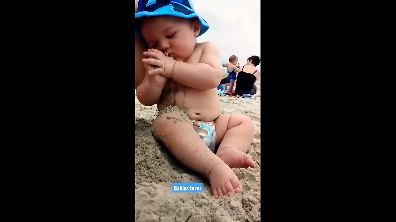 Funny baby reaction on the beach -- #shorts Fun ba by funny meme comedy