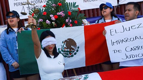 Miles de personas marchan en México en contra de la reforma judicial propuesta por AMLO