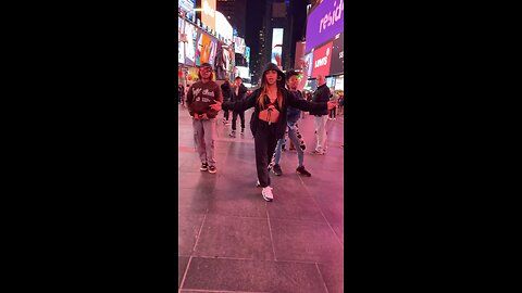 Chicks right beside me😌💅🏽🔥