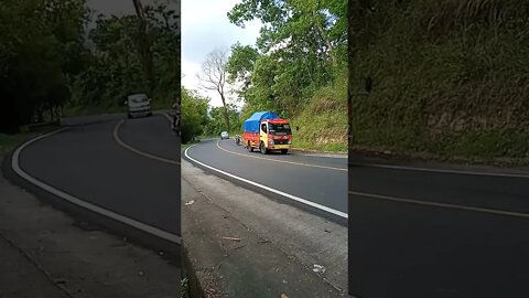 truk bermuatan batu