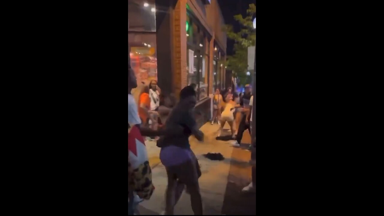 Police Pepper Spray Black Girls To Separate Them During A Fight