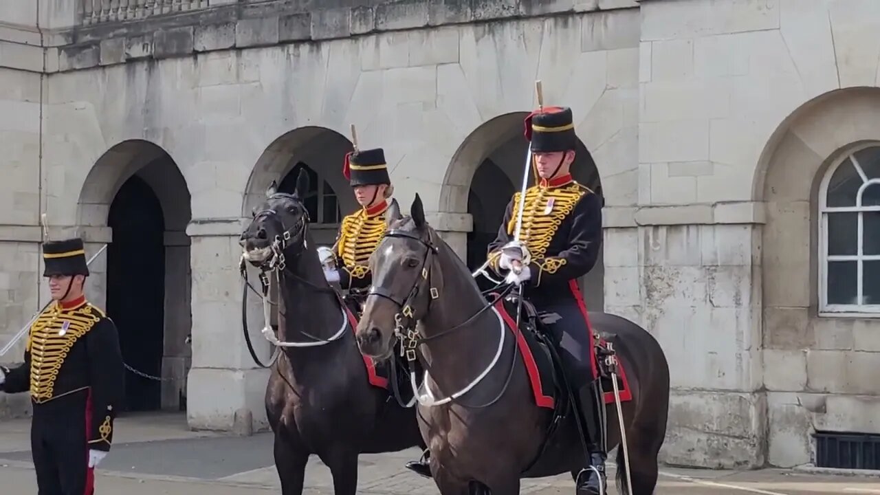 changing of the Guards 4oclock #horseguardsparade