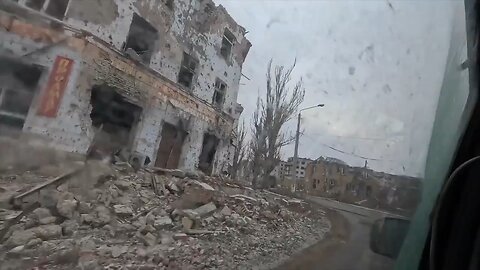 Combat footage of Ivanovo paratrooper armored group working in the Chasov Yar direction.