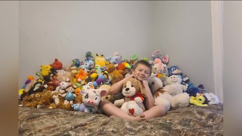 Kenoshan of the Week: 3rd grader donates stuff animals to police to help comfort kids