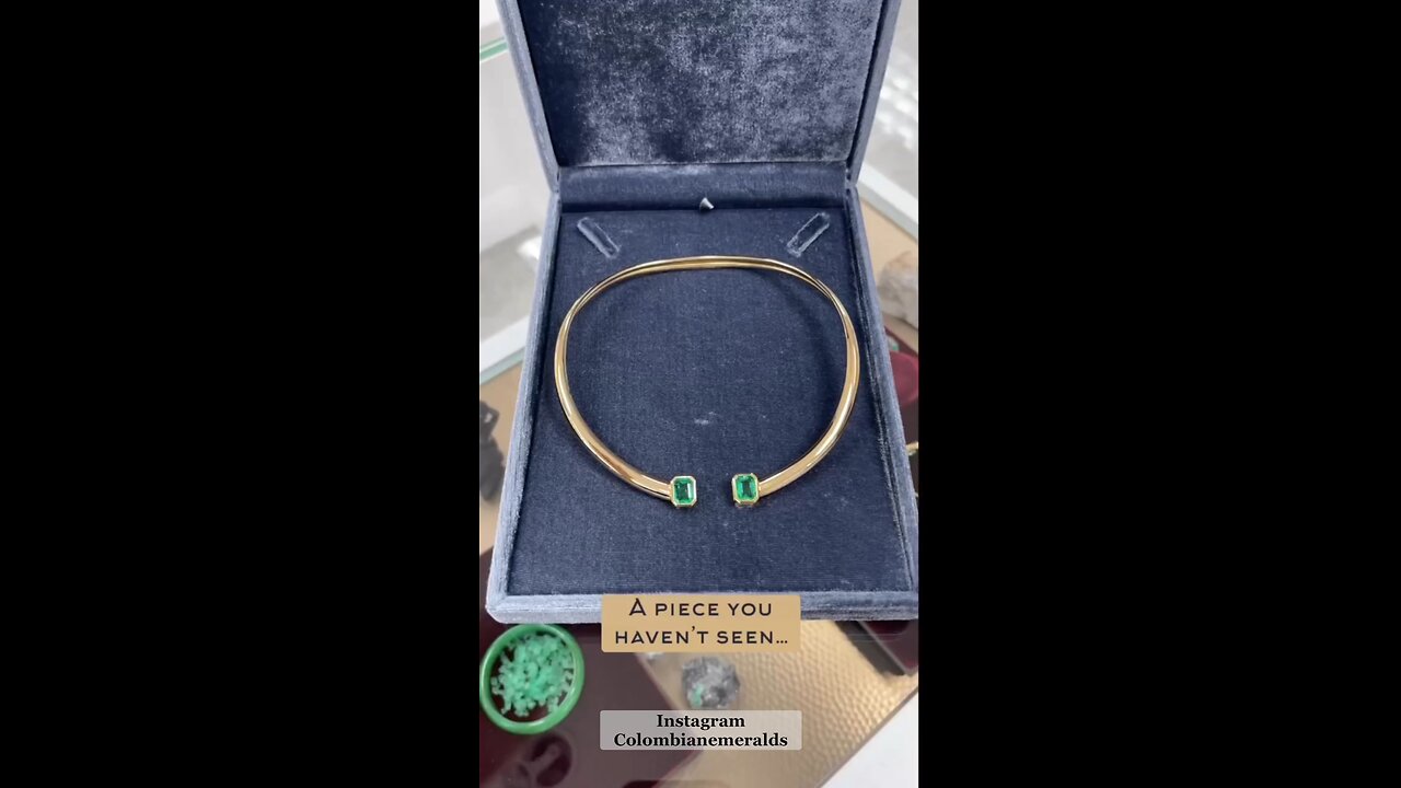 Modern, exquisite, stylish 5.24tcw Colombian emeralds 18k yellow gold choker collar necklace