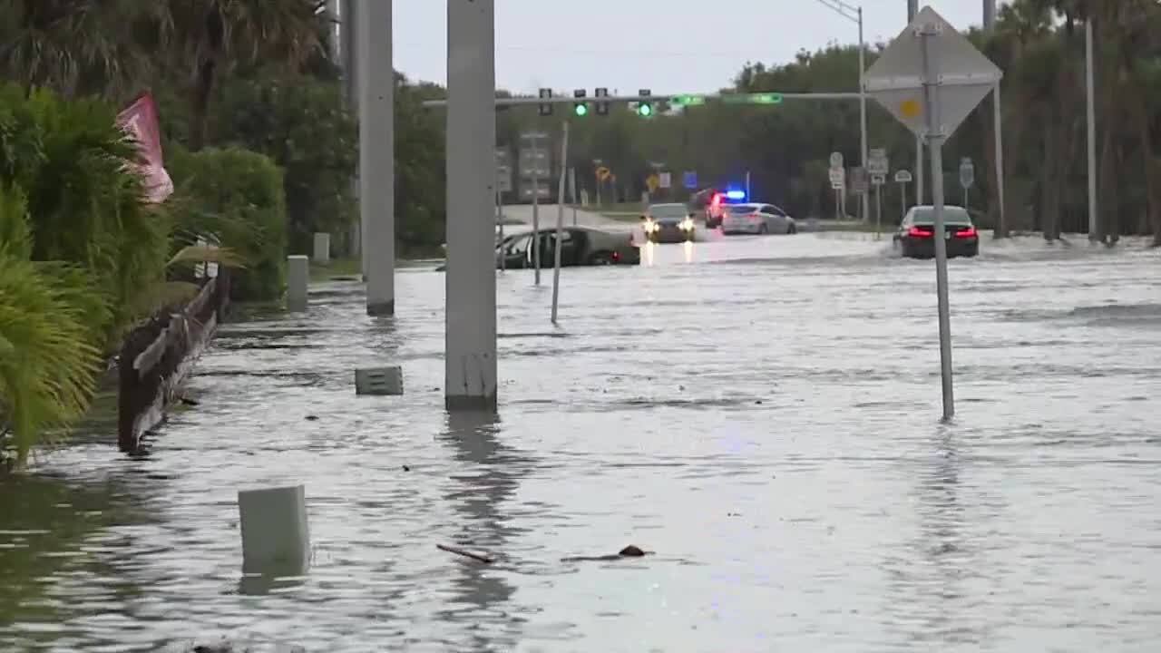 Heavy rains turn North Hutchinson Island road into lake