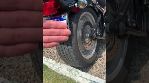 Pneu de carro em moto BOMBANDO em FLORIANÓPOLIS