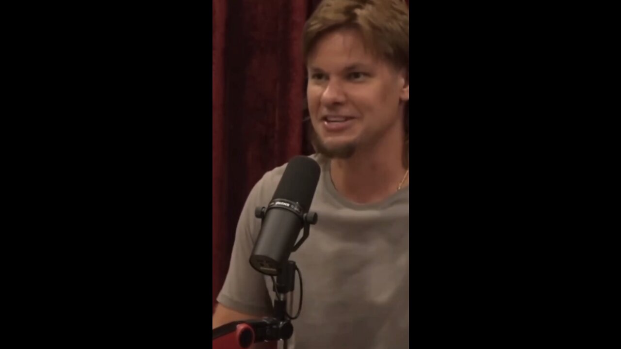 Joe Rogan Compliments Theo Vons Hair