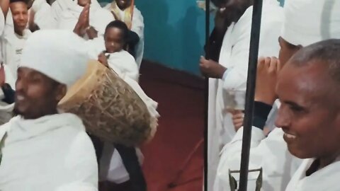 ህጻኑ ከበሮ ሲመታ እዩትማ...ወሪዶሙ እምደብረ ታቦር
