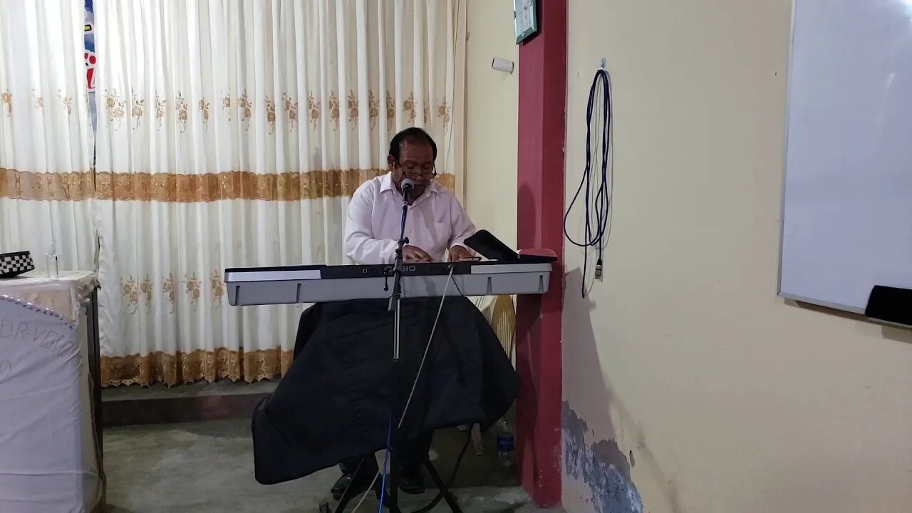 Pastor Fermin Raymundo Adorando a Dios