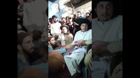 عکس امیر المجاہدین کا کارکنان سے محبت