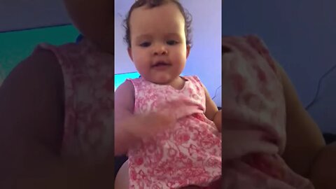 LINDA MENININHA BEBE - Quem Está Feliz Bate Palma - MUITO FOFO MEMEL BATENDO PALMINHAS - LINDA D+