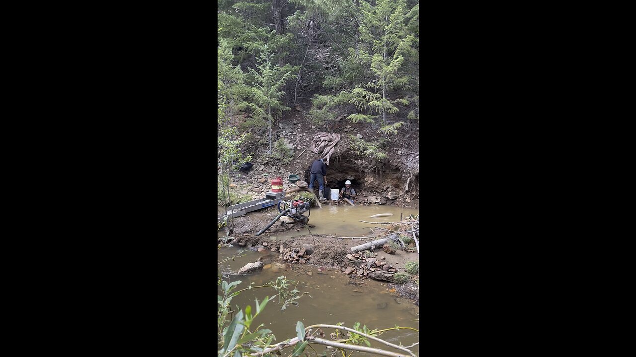 Gold dredging clear creek canyon for some big gold !