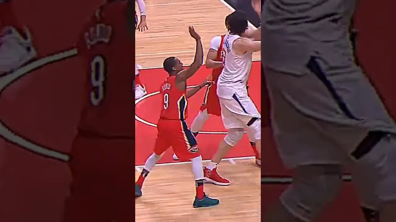 Anthony Davis looks like a kid in-front of Boban 😳😳😳😳