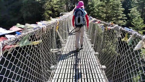 passing a chain bridge at Sagamatha