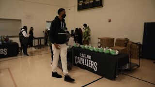 Cavs players lend a hand at Boys & Girls Club