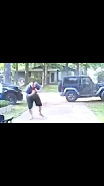 Police Officer Randomly Attacked - RING Doorbell - HaloNews