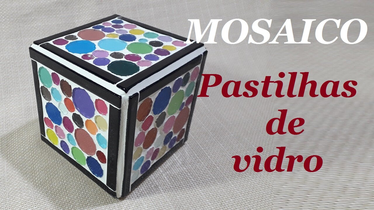 MOSAICO COM PASTILHAS DE VIDRO - CUBO COLORIDO COM CÍRCULOS - @lucibuzo