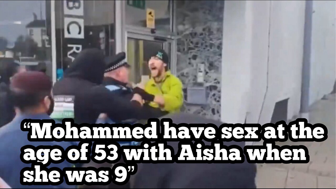 UK Riots | British patriot tells the truth about Mohammed and is attacked by Islamic mob.