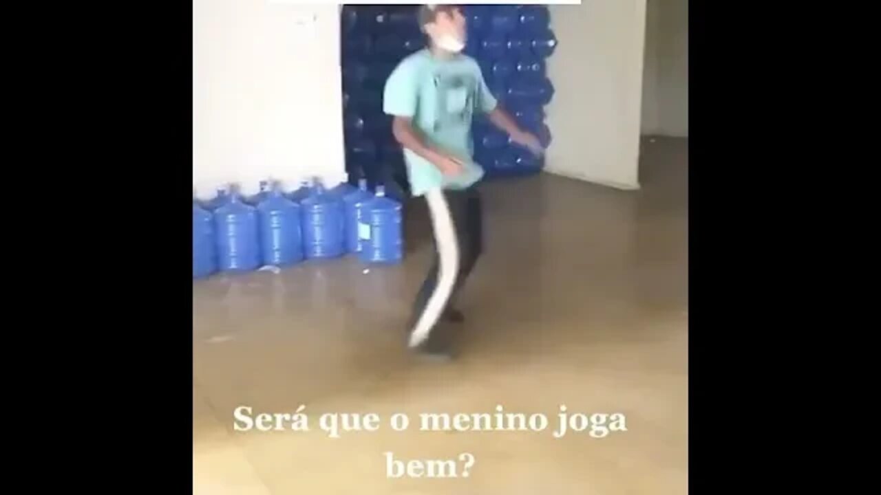 SERA SE JOGA MUITA BOLA ? ( MENINO NEY ) ESSE TEM TALETO DE SOBRA !! ( MEMES 2021 ) VIRAL !!